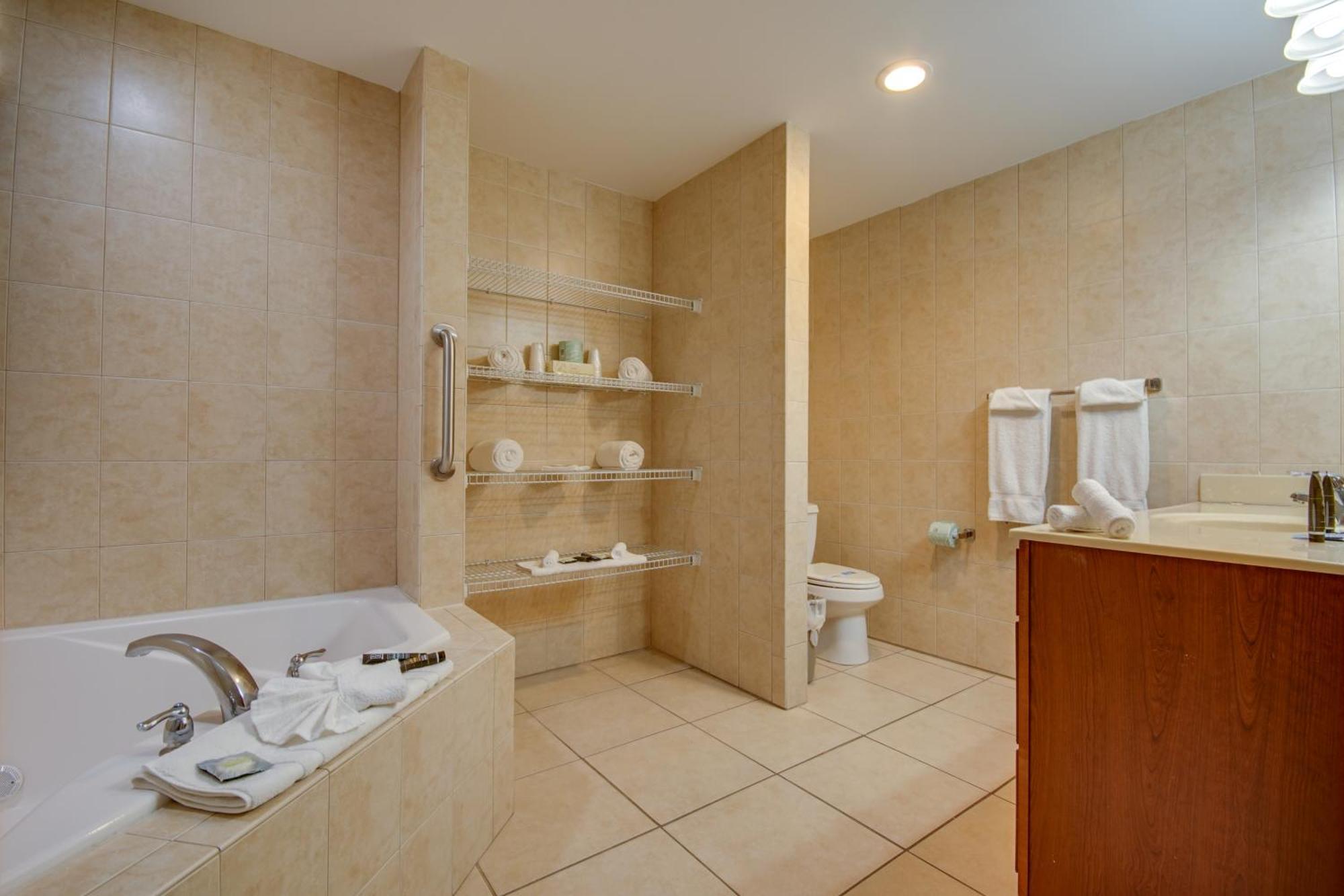 אושן סיטי Americana Condos 10Th Street מראה חיצוני תמונה