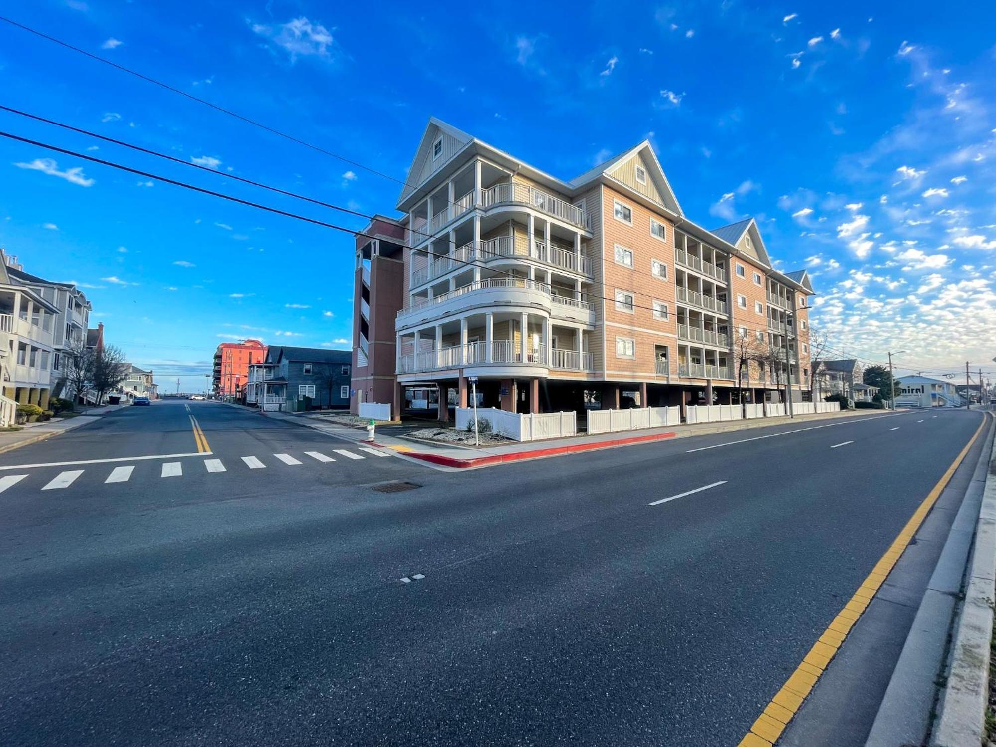 אושן סיטי Americana Condos 10Th Street מראה חיצוני תמונה